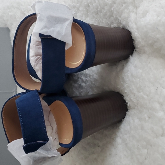 Vionic Bianca Suede Tort Buckle Heeled Sandals in Dark Blue - Picture 5 of 14